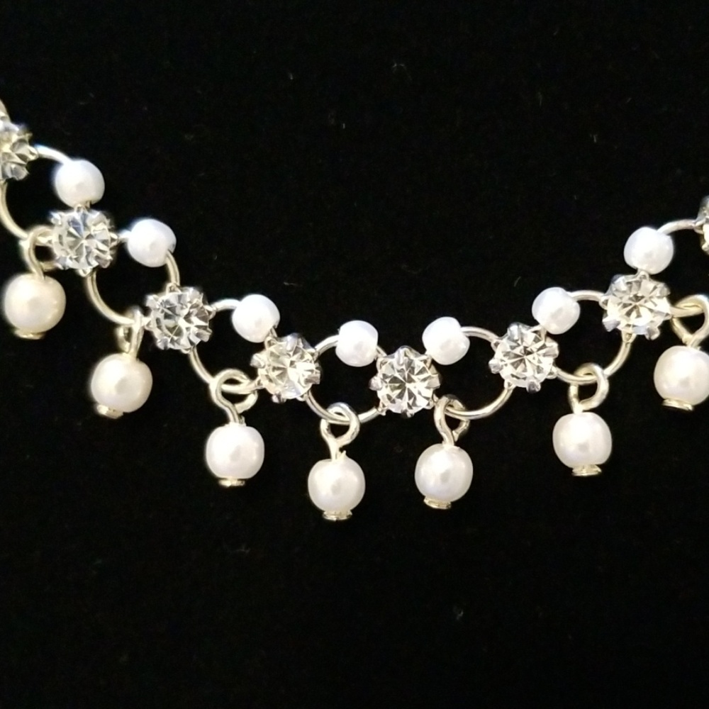 Choker with Pearl's and diamonds details